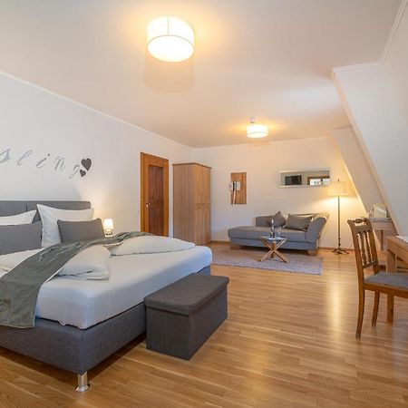 Hotel- Weingut- Moselloreley Piesport Bagian luar foto