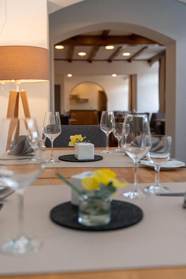 Hotel- Weingut- Moselloreley Piesport Bagian luar foto