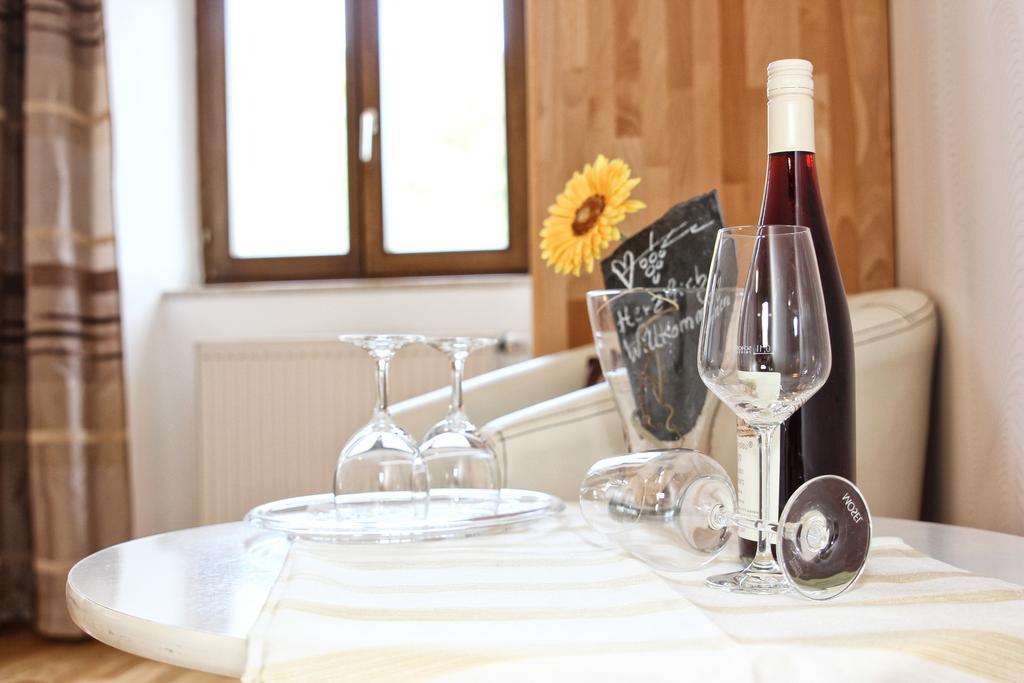 Hotel- Weingut- Moselloreley Piesport Ruang foto