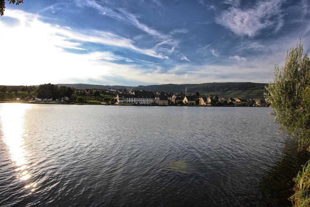Hotel- Weingut- Moselloreley Piesport Bagian luar foto