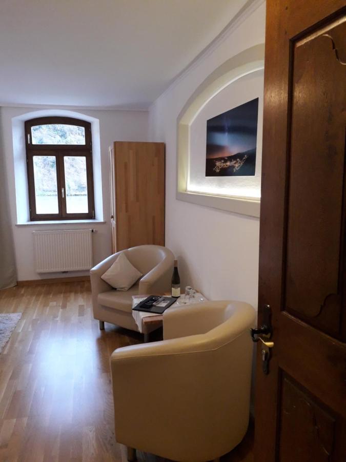 Hotel- Weingut- Moselloreley Piesport Bagian luar foto