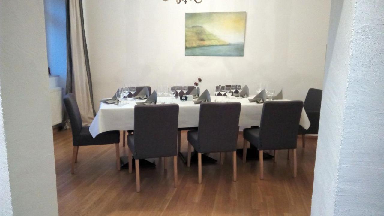 Hotel- Weingut- Moselloreley Piesport Bagian luar foto